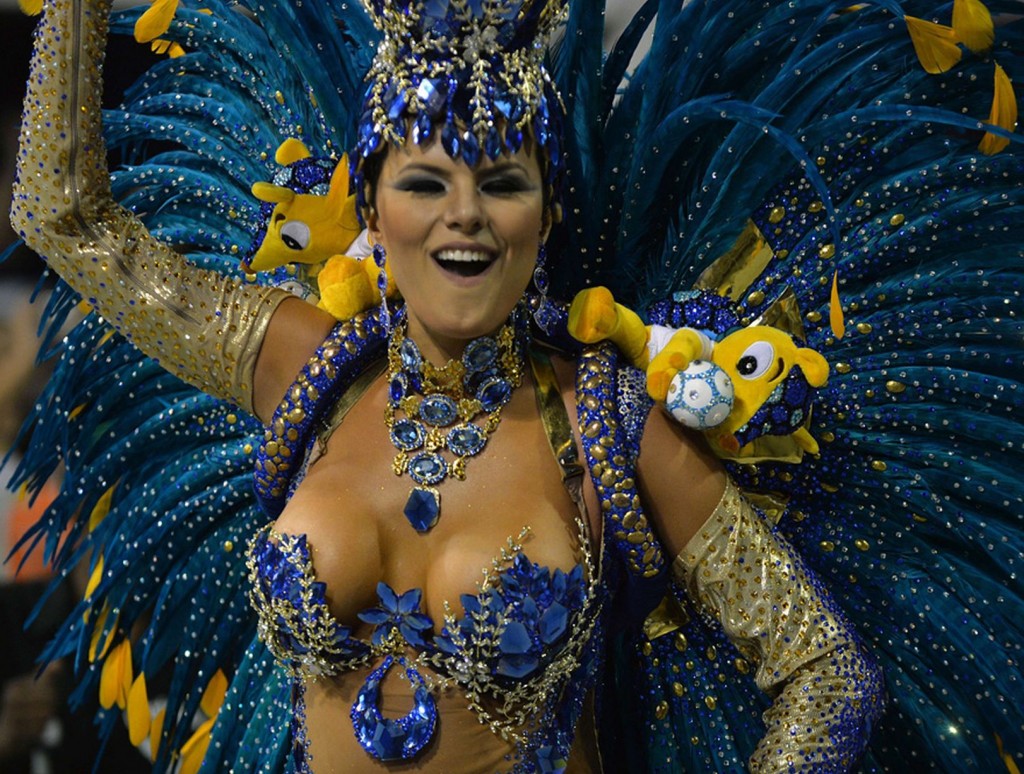 Carnaval de Rio : des danseuses sexy du défilé des écoles de samba