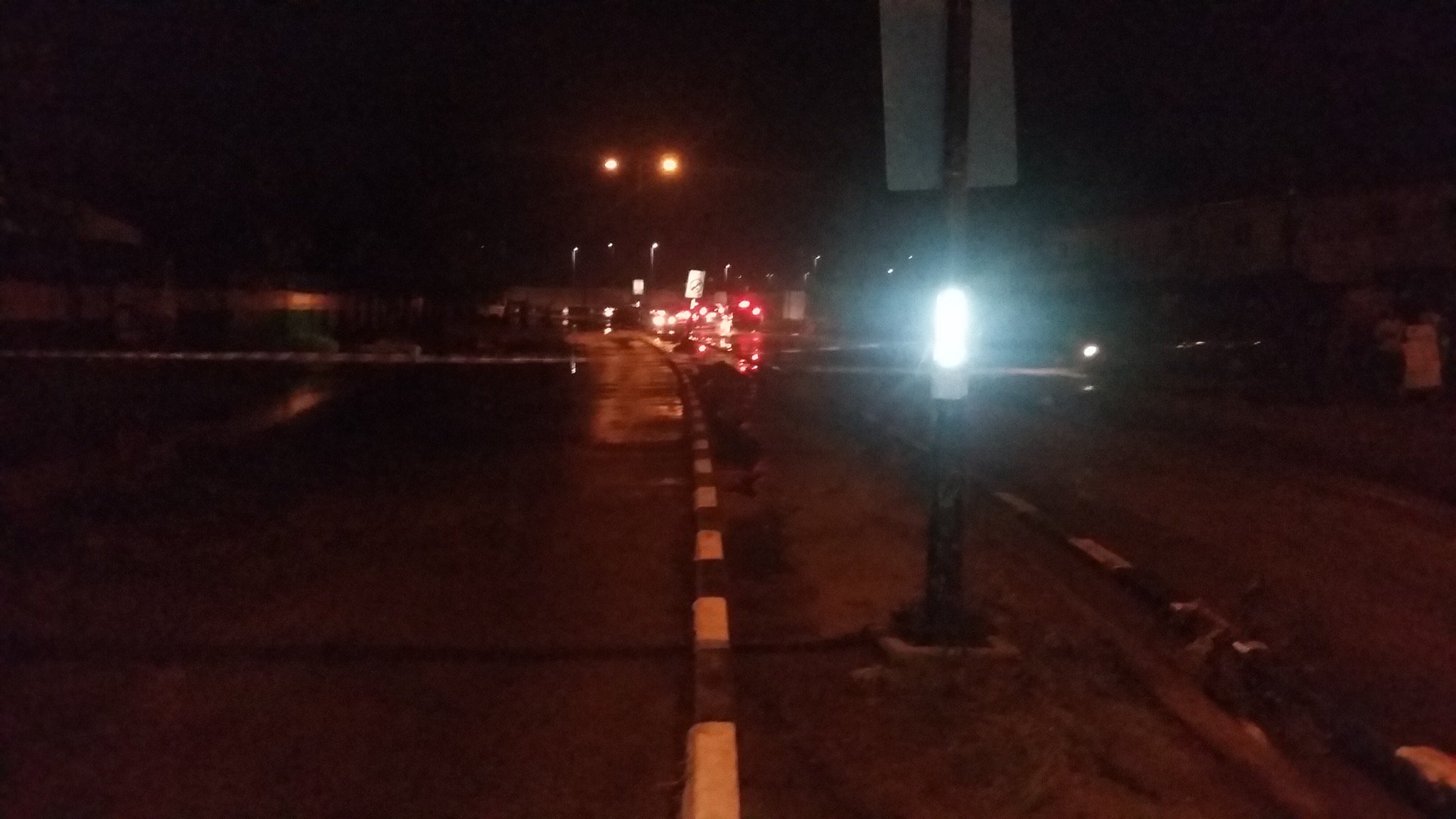 Part of Ahmadu Bello Way, Victoria Island is blocked by Nigeria police