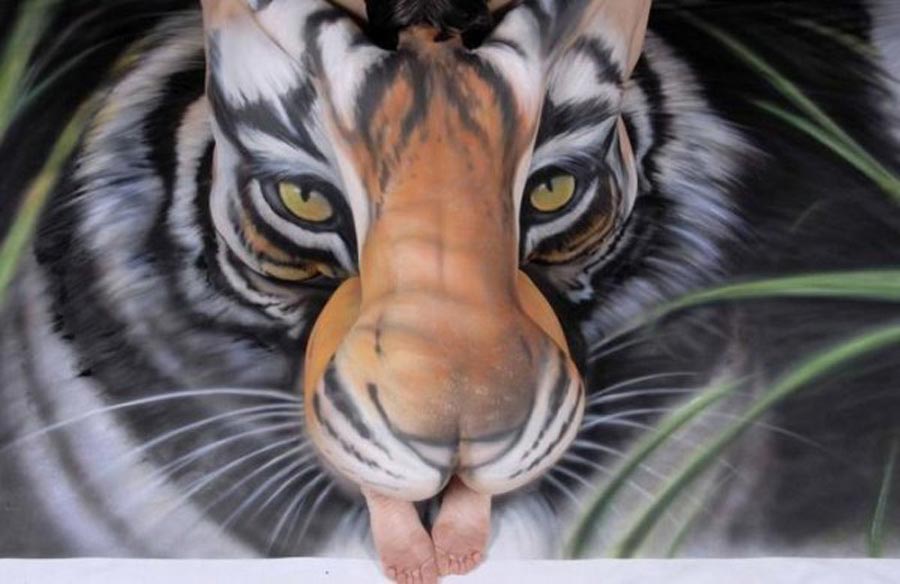 Source: Craig Tracy Craig Tracy’s creations vary greatly in subject and style, but there is no question as to why he is one of the hottest and most-admired body painting artists around today. From his ‘Tiger’ project, created to help save the endangered South China tiger, to the stunning tree frog painted on a woman’s back, Tracy’s works never fail to impress.