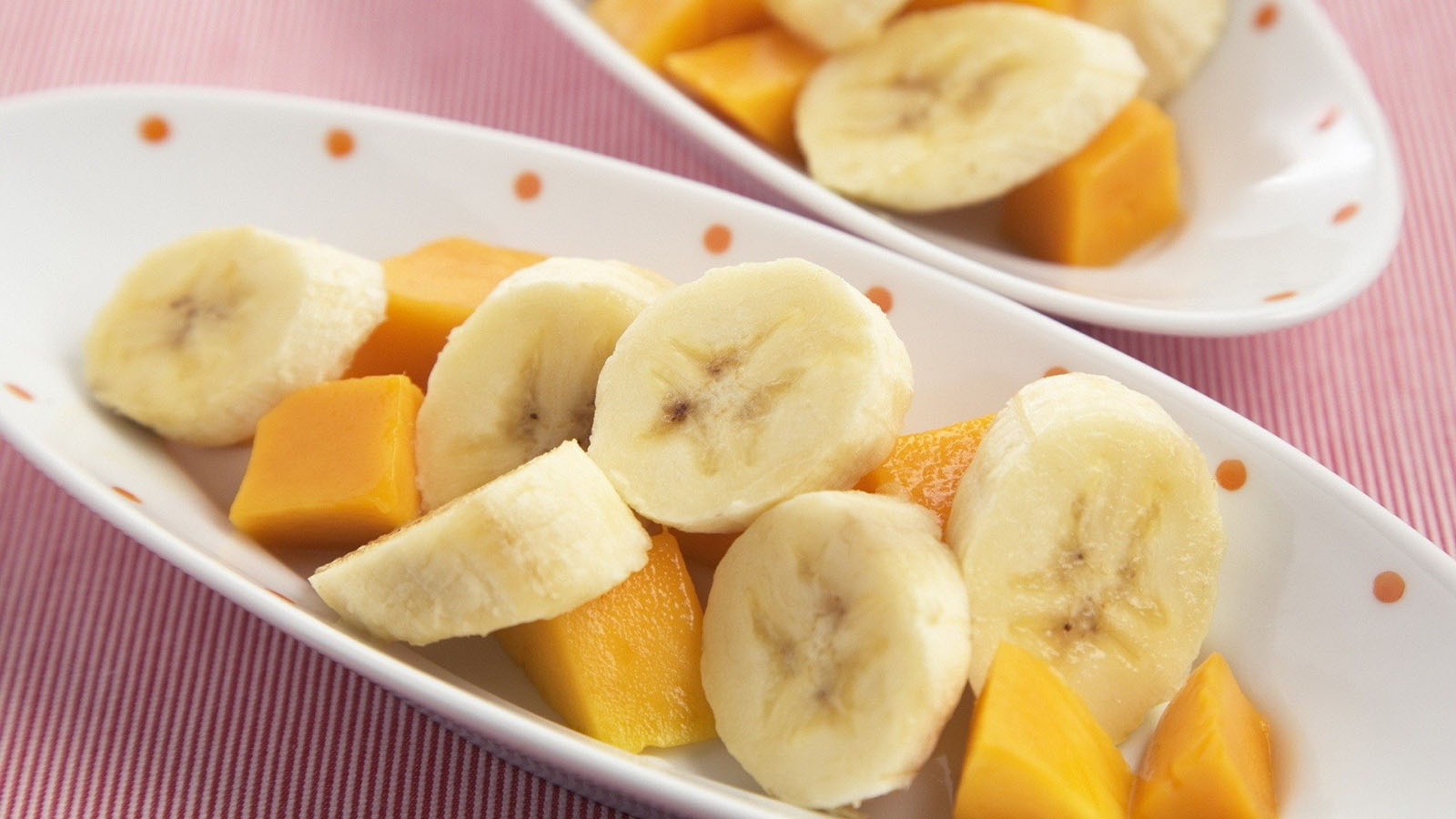 Banana and pawpaw slices