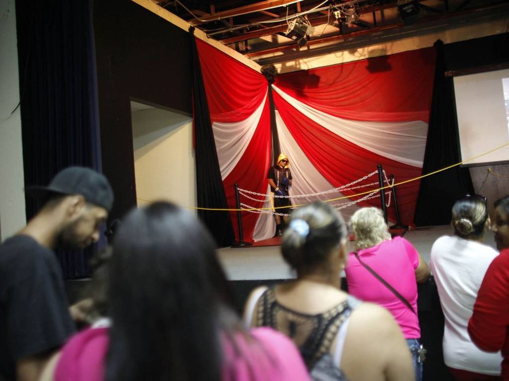 Fans pay tribute Fans gathered in a community centre of a San Juan public housing complex to pay tribute to the boxer (Photo Credit: AP)