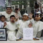 140427-pope-kids-philippines-window-10a_a7581b12f3f43ea49a2a6d09b29b7233.nbcnews-ux-800-520