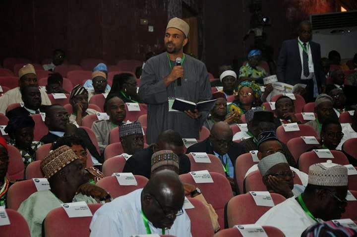 Alhaji Nurudeen Lemu presenting his speech at the National Conference