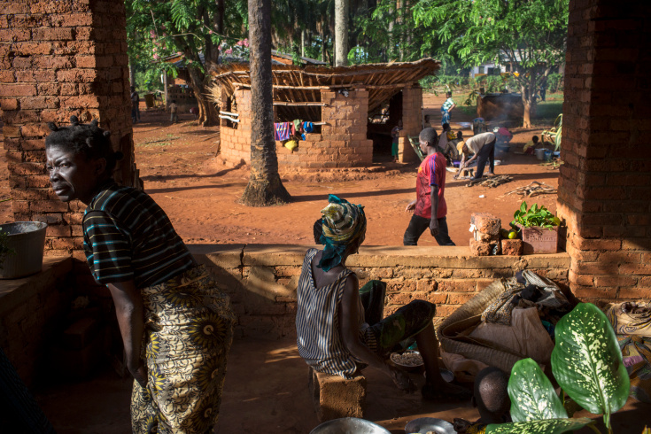 Grimari. 4800 displaced christians took refugee at the Catholic mission of Grimari to flee the fighting between ex Seleka and Antibalakas, Grimari is being attacked by Antibalakas for 2 days as it is the gate to the Ouaka region that is still controlled by ex Seleka fighters whose general Ali Mahamat Darrassa is relatively appreciated by both muslims and christians for having fought and expelled others Seleka who were installing terror among the city communities. Sangaris troops trust him, thinking he is the only way to keep Ouaka region out of violence between christians and muslims. (Photo Credit: William Daniels/Panos)
