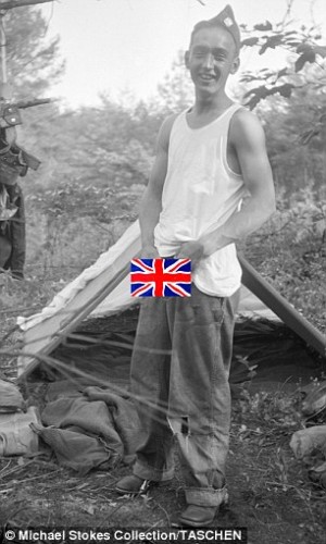 naked-photos-emerge-of-british-us-other-allied-soldiers-in-wwii-look