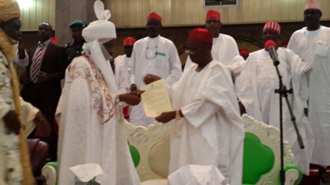 Gov. Rabi'u Musa Kwankwaso of Kano state formally presenting letter of appointment to the new Emir of Kano, His Highness Sanus