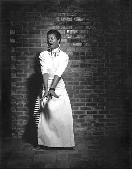 Performing on stage in 1954 (Photo Credit: G. Paul Bishop/Vintage Black Glamour/Tumblr)