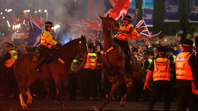 A police horse rears up as pro-union protestors clash with pro-independence protestors during a demonstration at George Square in Glasgow, Scotland September 19, 2014 (Reuters / Cathal McNaughton )