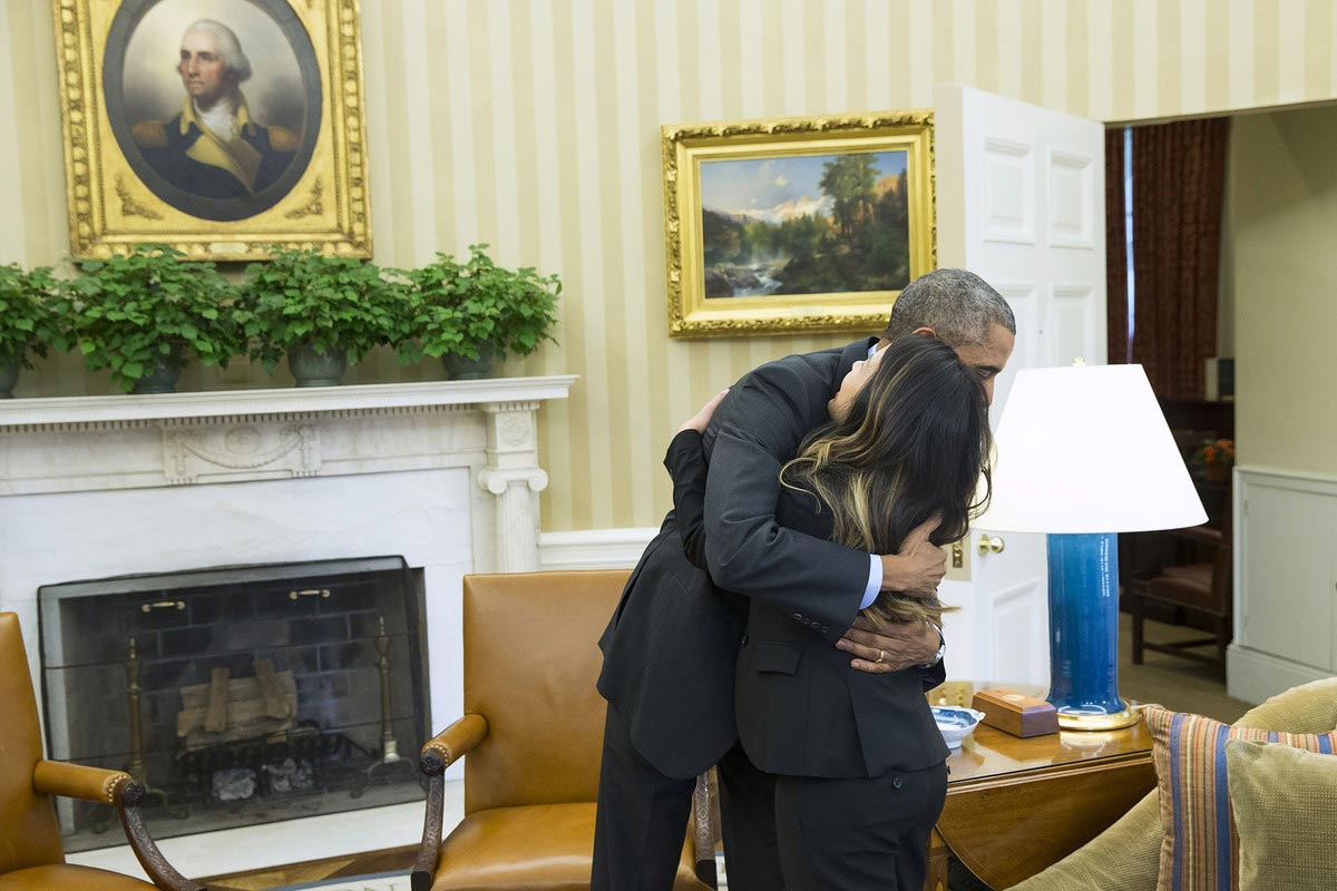 Obama-Hugs-Nina-Pham