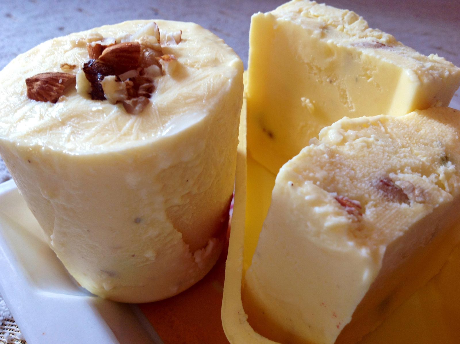 Almond-Vanilla-Custard-Ice-Cream-Cooking-with-sapana