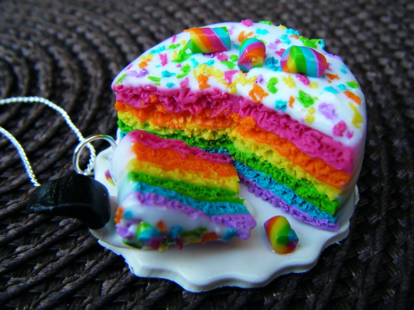 collier-collier-rainbow-cake-en-fimo-fait-2495859-dscf0857-bd304_big