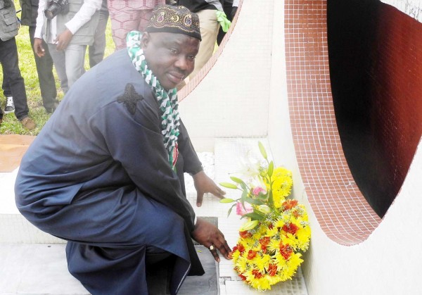 Speaker, Lagos State House of Assembly, Adeyemi Ikuforiji laying wreath to commemorate 2015 Armed Forces Remembrance Day in Lagos today, Thursday, January 15, 2015. (Photo Credit: NAN)