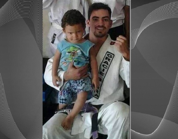 25-year-old Daryell Dickson Meneses Xavier pictured with his 18-months old step son who he raped to death in Brazil. (Photo Credit: World Wide Weird News)