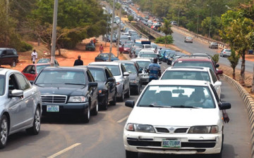 Motorists form long queue at NNPC petrol station on Obasanjo Road in Abuja on Friday, February 27, 2015. (Photo Credit: Punch)