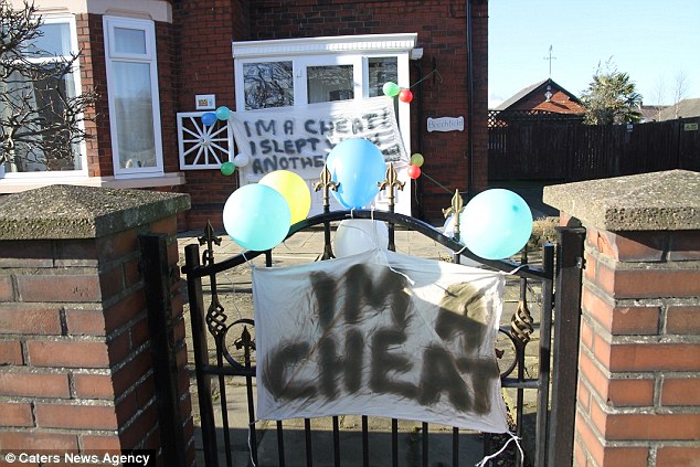 43-year-old woman who caught her boyfriend cheating placed this tag on his gate with multi-coloured balloons, which she said 'added to the occasion'. (Photo Credit: Caters News Agency)