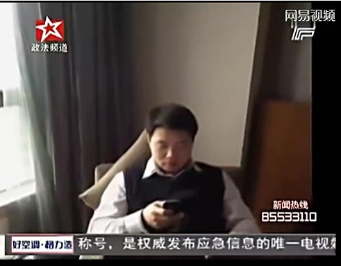Womanizer identified as Yuan from China was exposed after his 17 girlfriends stormed the hospital to visit him. (Photo Credit: World Wide Weird News)