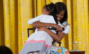 michelle-obama-hug-660x400