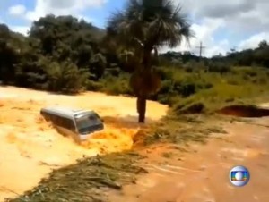 Giant pothole swallowing a bus in Brazil (Photo Credit:www.grindtv.com)