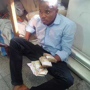 31-year-old suspect caught stealing about N350,000 from a luggage of another passenger said to be an Austrian, Novotny Anton (Photo Credit: Vanguard)