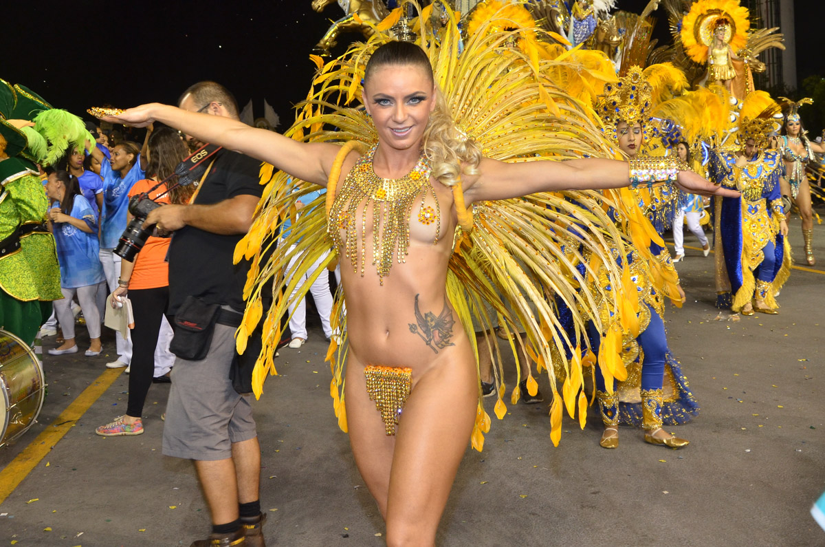 LOOK: Sexy & Naked Women At World’s Biggest Street Party - Rio Carnival 2015 ...