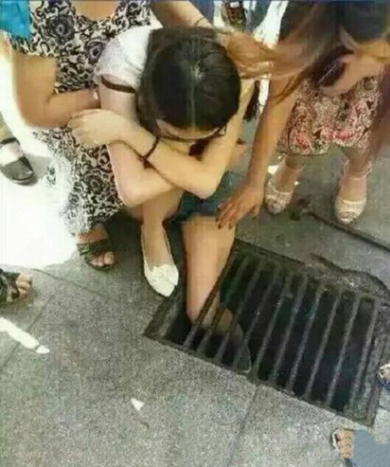Unnamed girl was walking and texting a friend when she suddenly fell inside a drain in Mianyang City, in southwest China’s Sichuan Province. (Photo Credit: Metro UK)
