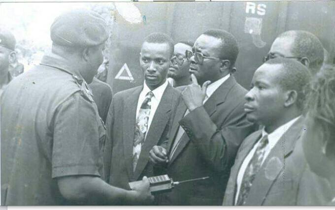 R - L: Oronto Douglas, Chief Gani Fawehinmi (SAN) and Sam Amadi during the trials of Ken Saro-Wiwa and eight others (Photo Source: 