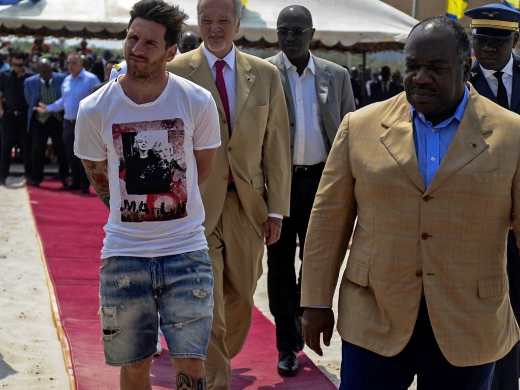 Lionel Messi & Ali Bongo during the soccer star's recent visit to Gabon (Photo Credit: elsol.com.ar)