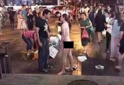 Woman strips naked during fight with boyfriend in China | Youtube