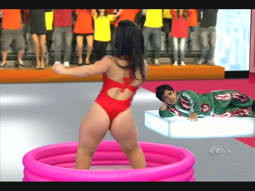 Screaming midget bikini daddy