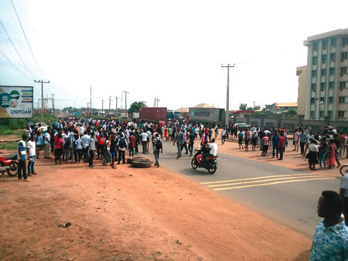 LAUTECH students take to the streets to protest against robbery and rape | Jesusegun Alagbe/ LAUTECH SUG