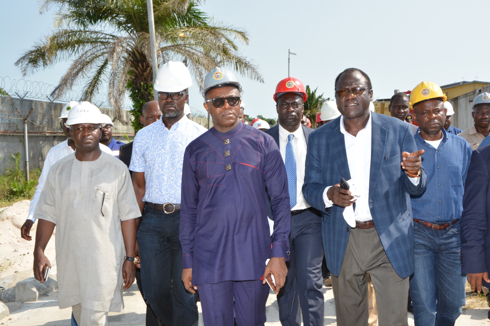 Dr. Ibe Kachikwu (middle in sun glasses)