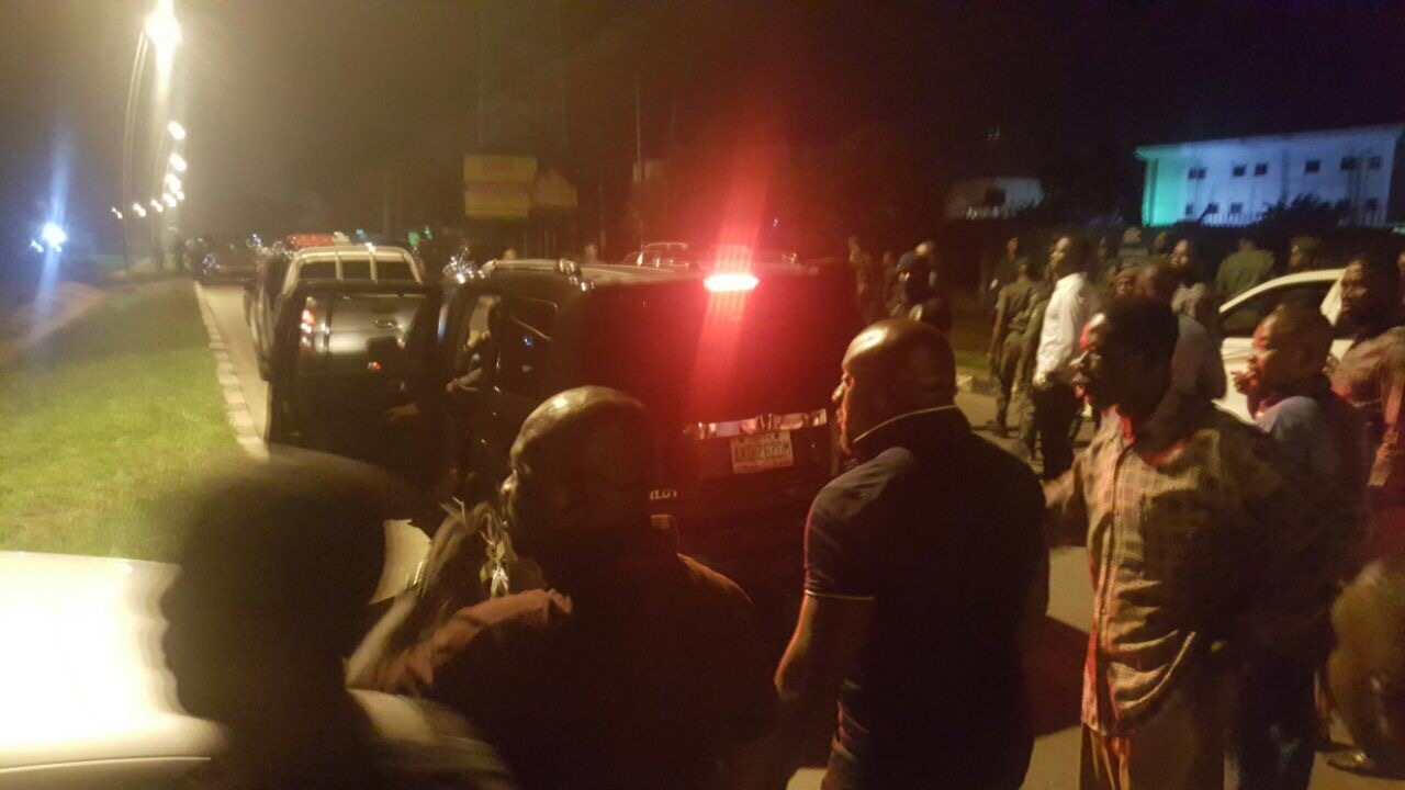 Security operatives and other Rivers people in front of number 35 Forces Avenue after a failed attempt by the police to abduct a Federal High Court judge by 1am on saturday 8th October, 2016.