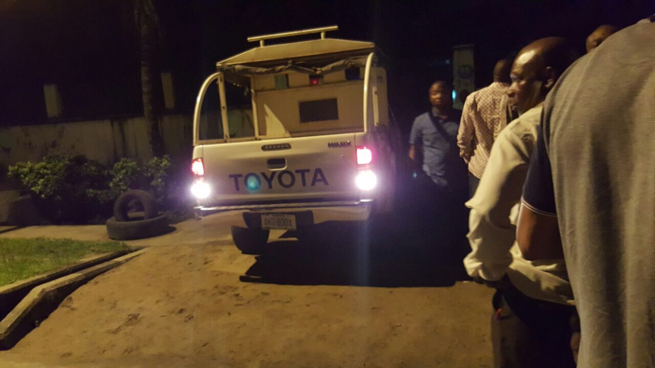 The patrol van meant for the failed abduction in front of number 35 Forces Avenue after a failed attempt by the police to abduct a Federal High Court judge by 1am on saturday 8th October, 2016.