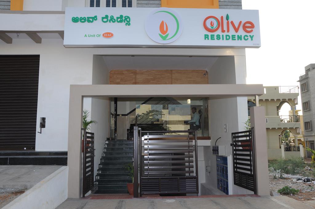 Olive Residency hotel couple