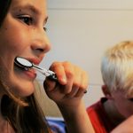 brushing-teeth-2103219_1280