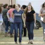 171105-baptist-church-texas-shooting-gathering-se-720p_319a75335664fcb42abdcfcf1ba756df.nbcnews-ux-600-480