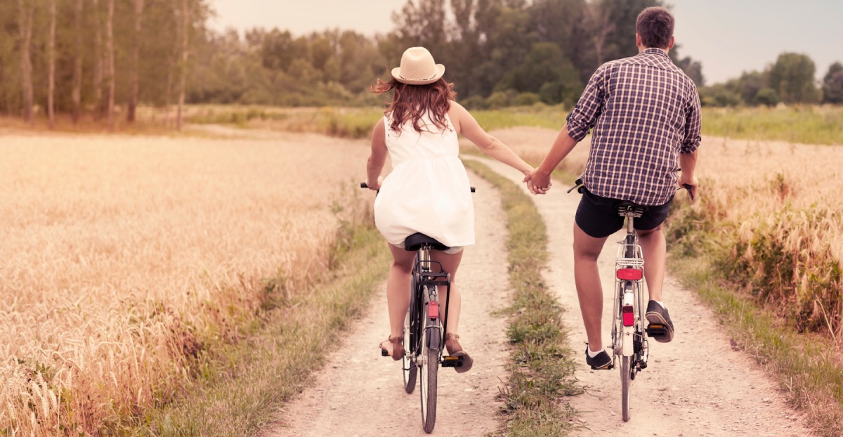 couple dating countryside