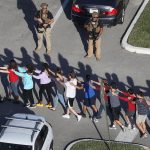 ct-florida-high-school-shooting-photos-2018021-007