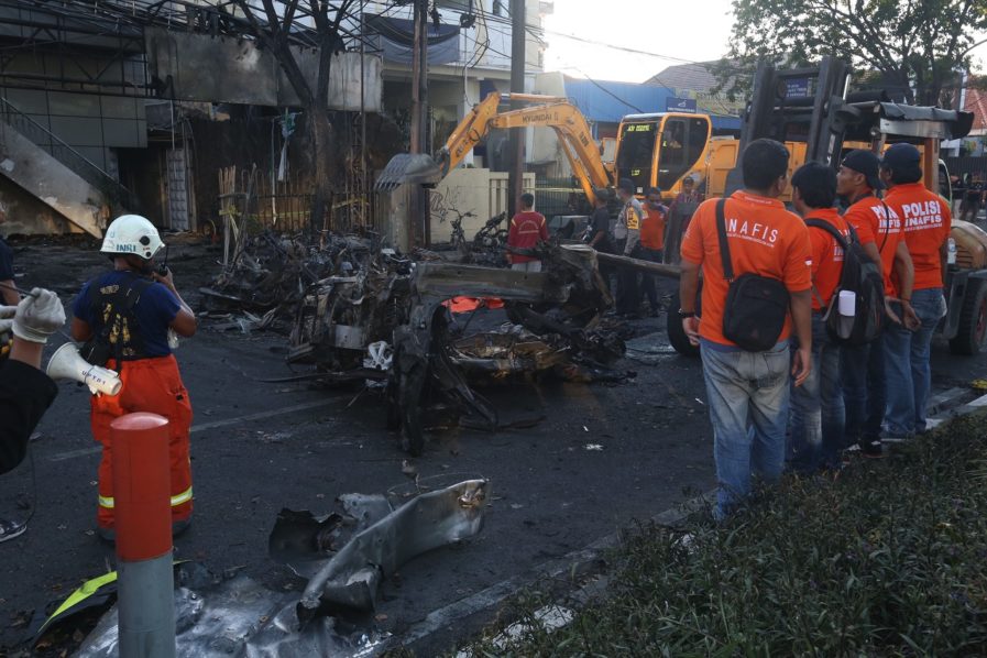 Indonesian, Police, Suicide, Headquarters