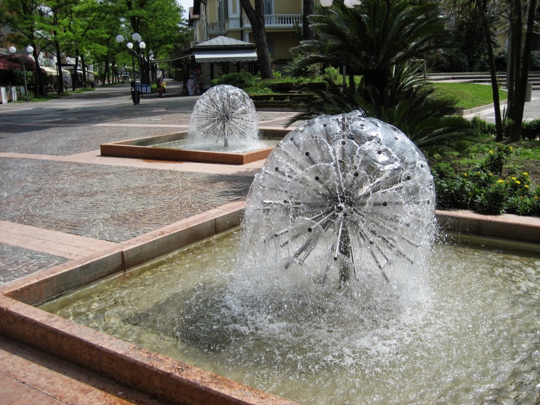 outdoor water fountain gardens