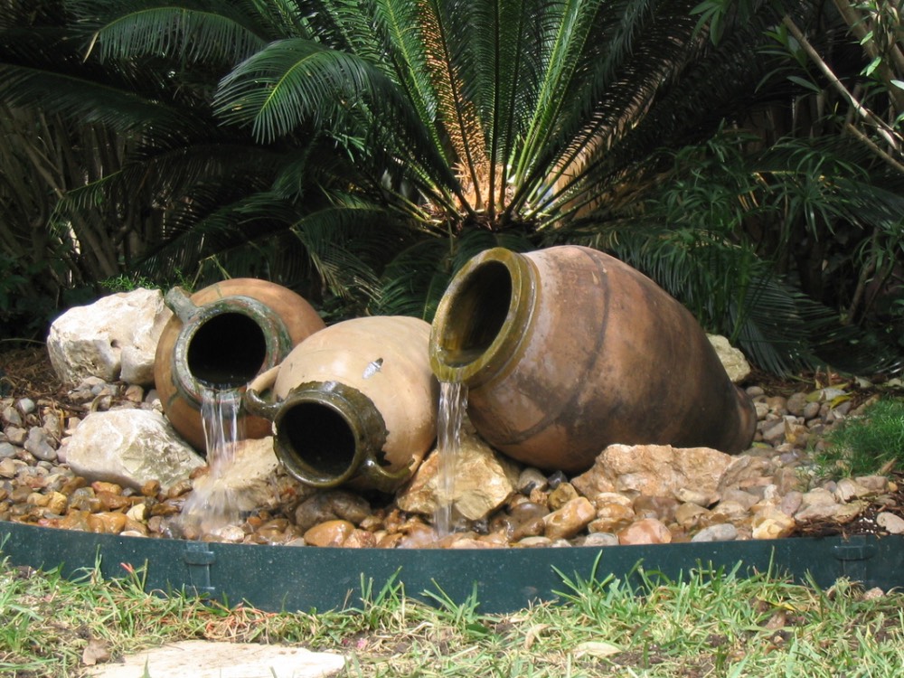 outdoor water fountain gardens