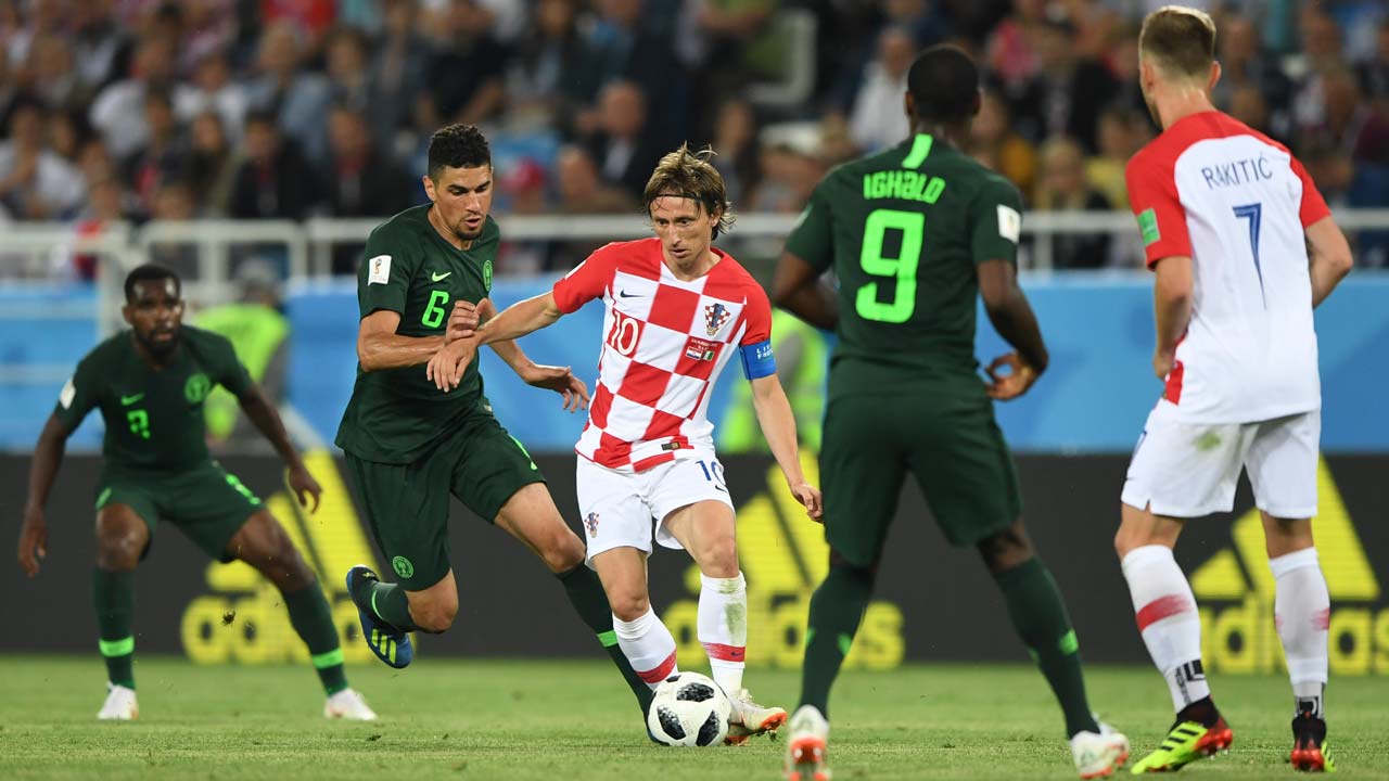 Super Eagles Croatia’s midfielder Luka Modric (C) and Nigeria’s defender Leon Balogun vie during the Russia 2018 World Cup Group D football match between Croatia and Nigeria at the Kaliningrad Stadium in Kaliningrad on June 16, 2018. OZAN KOSE / AFP