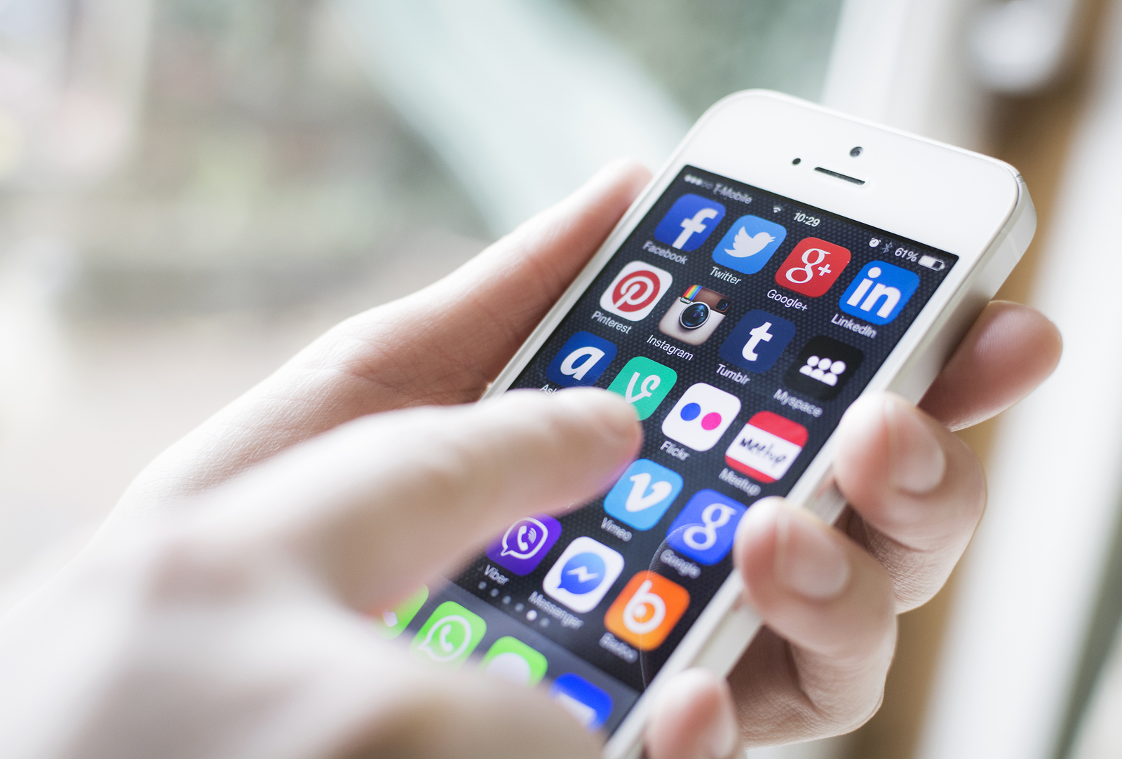 mental wellness, social media marketing mobile marketing bigstock-Smartphone-with-cloud-of-appli-24096827_Fotor