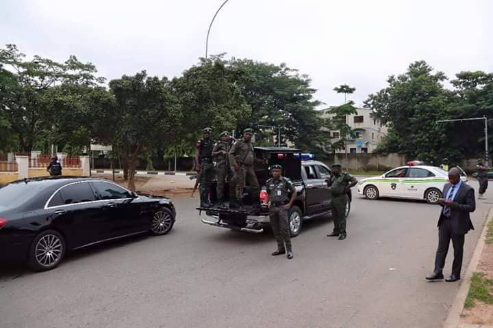 Police blocked the Senate President Bukola Saraki's convoy at Lake Chad Junction in Abuja on Monday, July 24, 2018