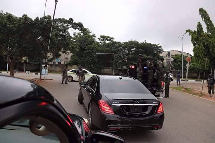 Police blocked the Senate President Bukola Saraki's convoy at Lake Chad Junction in Abuja on Monday, July 24, 2018