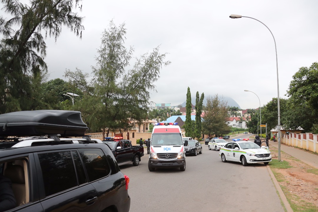 Operatives of Nigeria's secret police, the State Security Services, SSS, also known as DSS, lay siege on the residence of Ike Ekweremadu, the deputy president of the Nigerian Senate on Tuesday, July 24, 2018