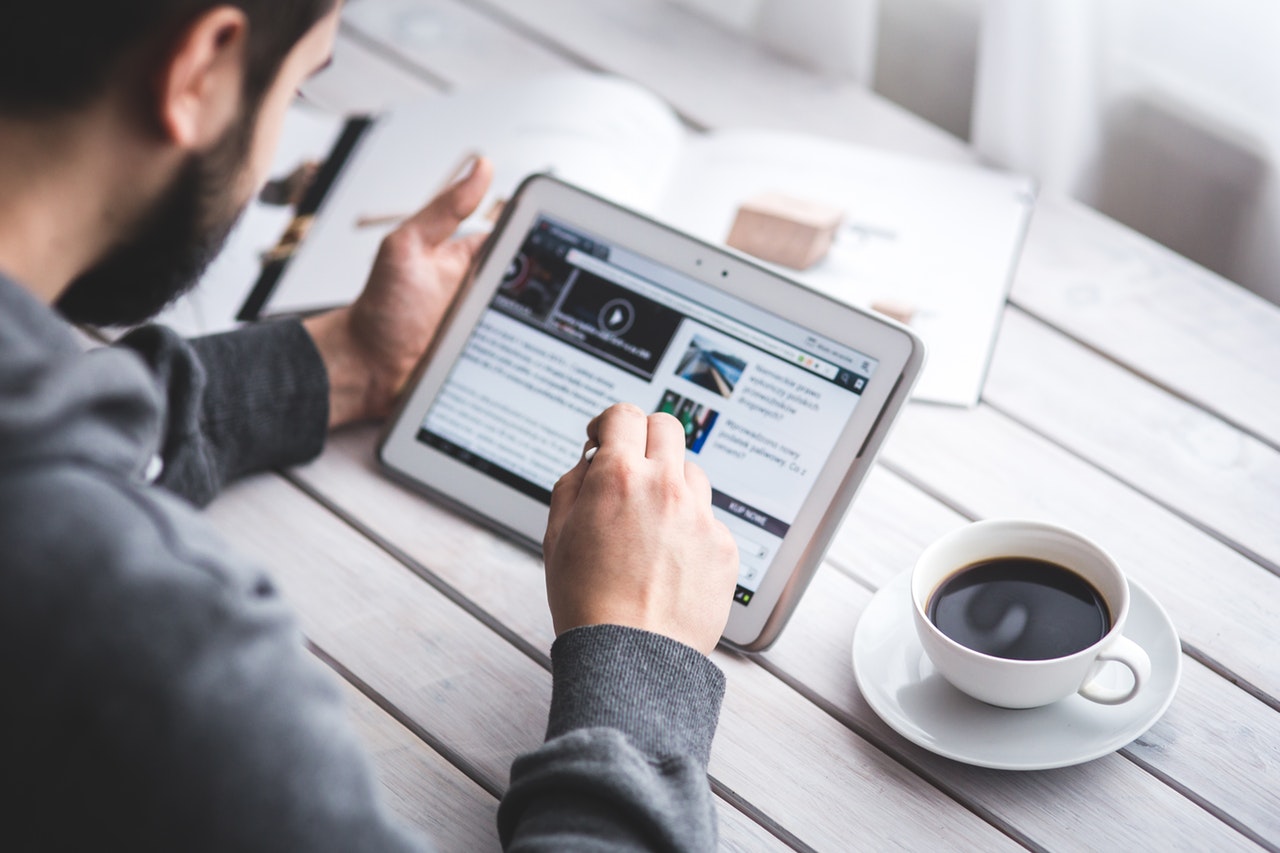 man-coffee-cup-pen man working tablet office 