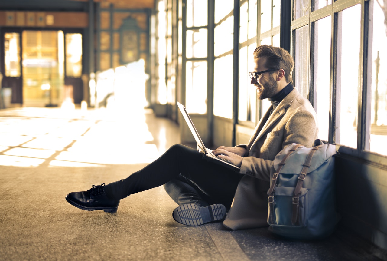 man airport laptop