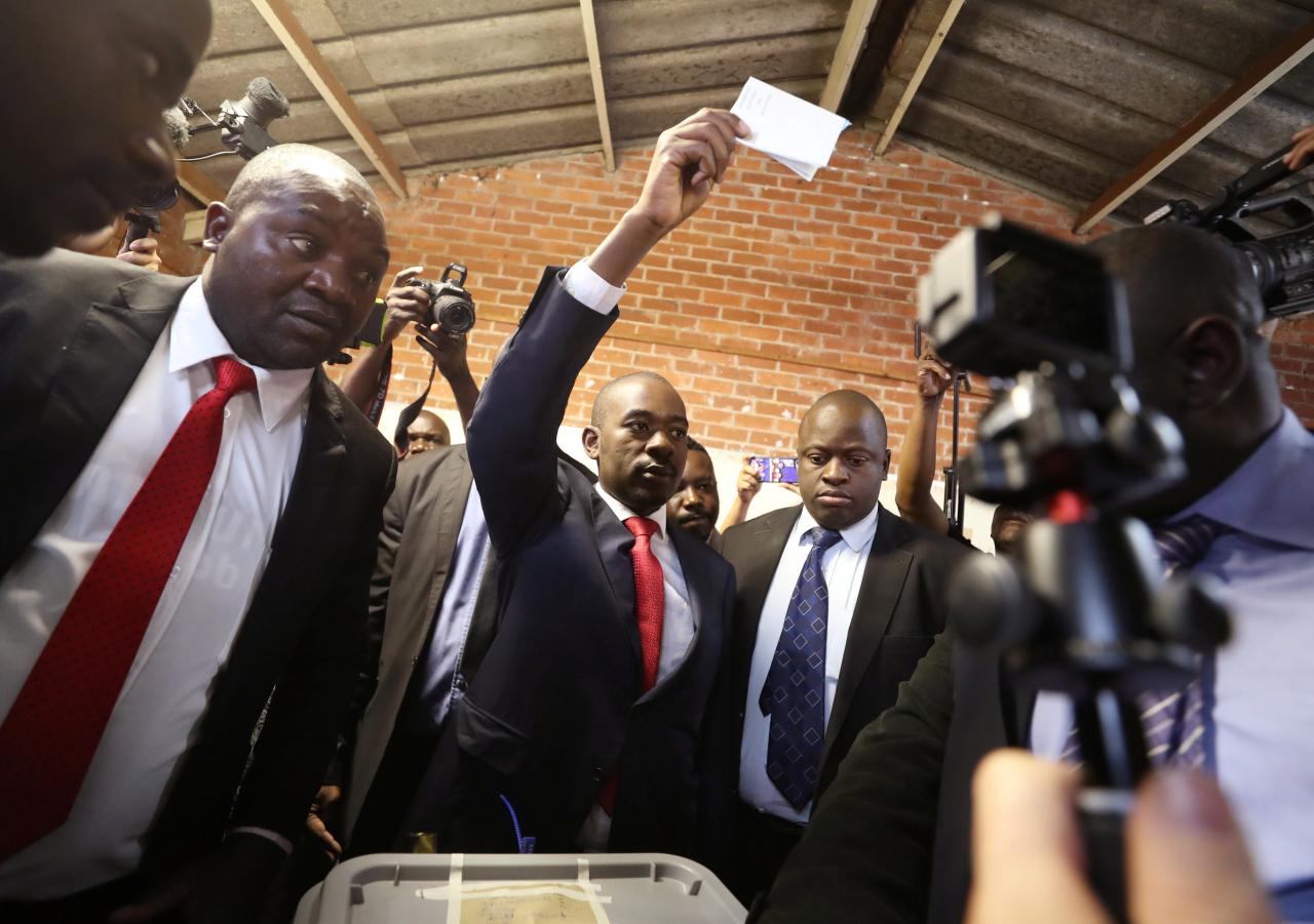 Zimbabwean oppostion Movement for Democratic Change (MDC) leader Nelson Chamisa casts his ballot in the country's general elections in Harare, Zimbabwe, July 30, 2018. REUTERS/Mike Hutchings