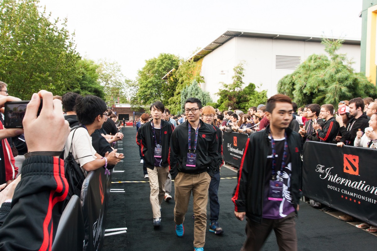 A team arrives at The International to compete for Dota 2 championship at KeysArena, Seattle, US in July 2014 | Jakob Wells/Flickr